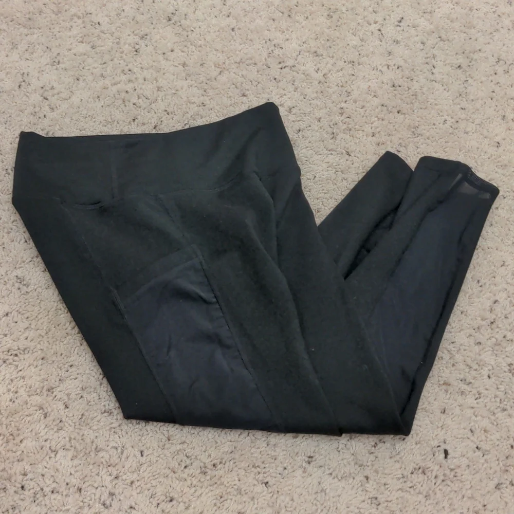 PowerHold by Fabletics black leggings 3 pockets mesh side panels high rise crop - Picture 6 of 6